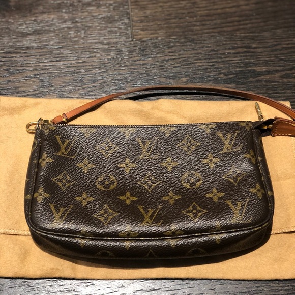 Authentic Louis Vuitton Monogram pochette - Picture 7 of 13